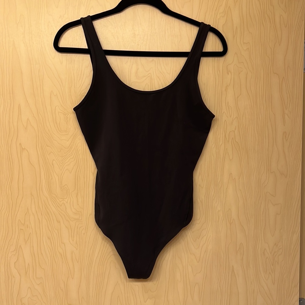 Black lulu align body suit, size 6.